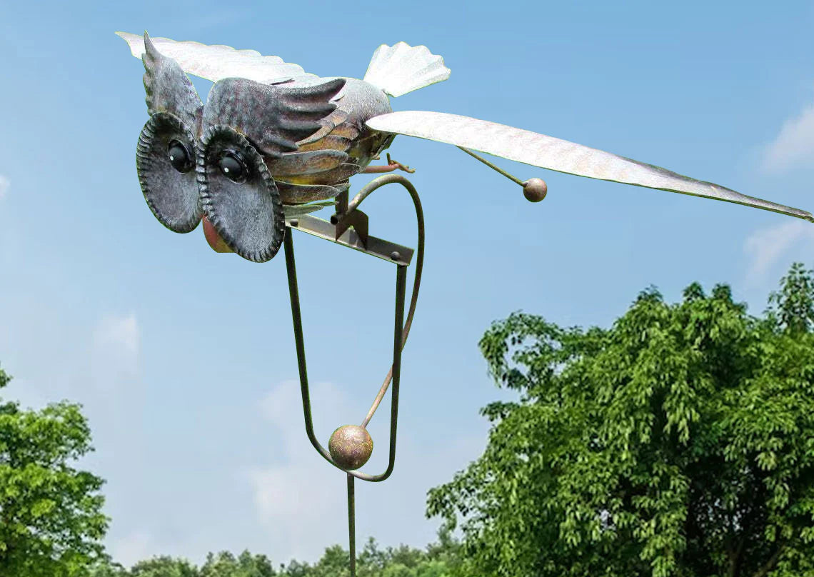 Vibrant Garden Twirl Spinner: Eye-Catching Outdoor Decor