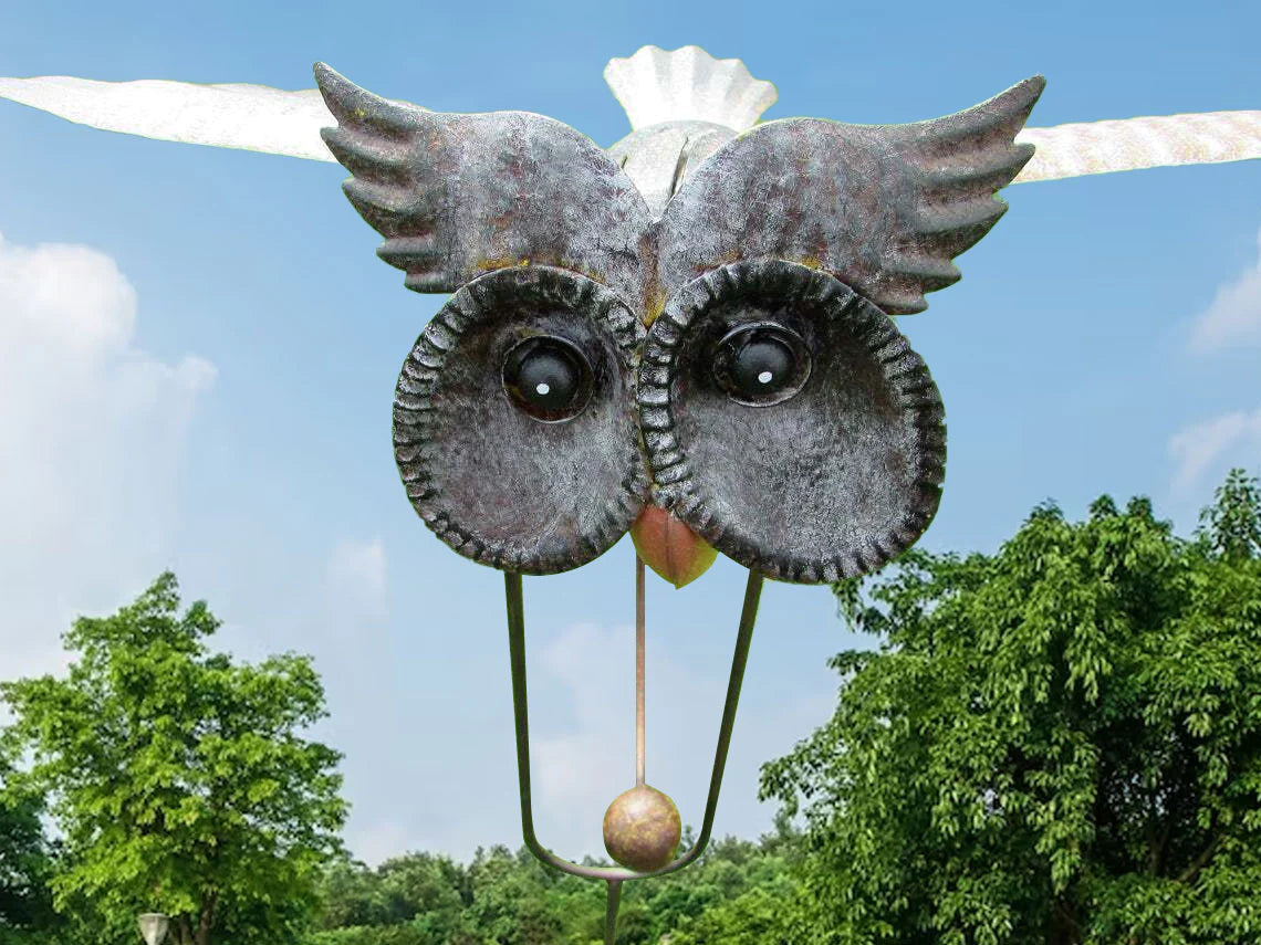 Vibrant Garden Twirl Spinner: Eye-Catching Outdoor Decor