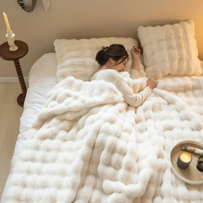 Reversible Fleece Blanket for Year-Round Warmth