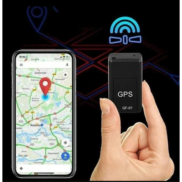 Compact Vehicle Tracker with Real-Time Location Monitoring