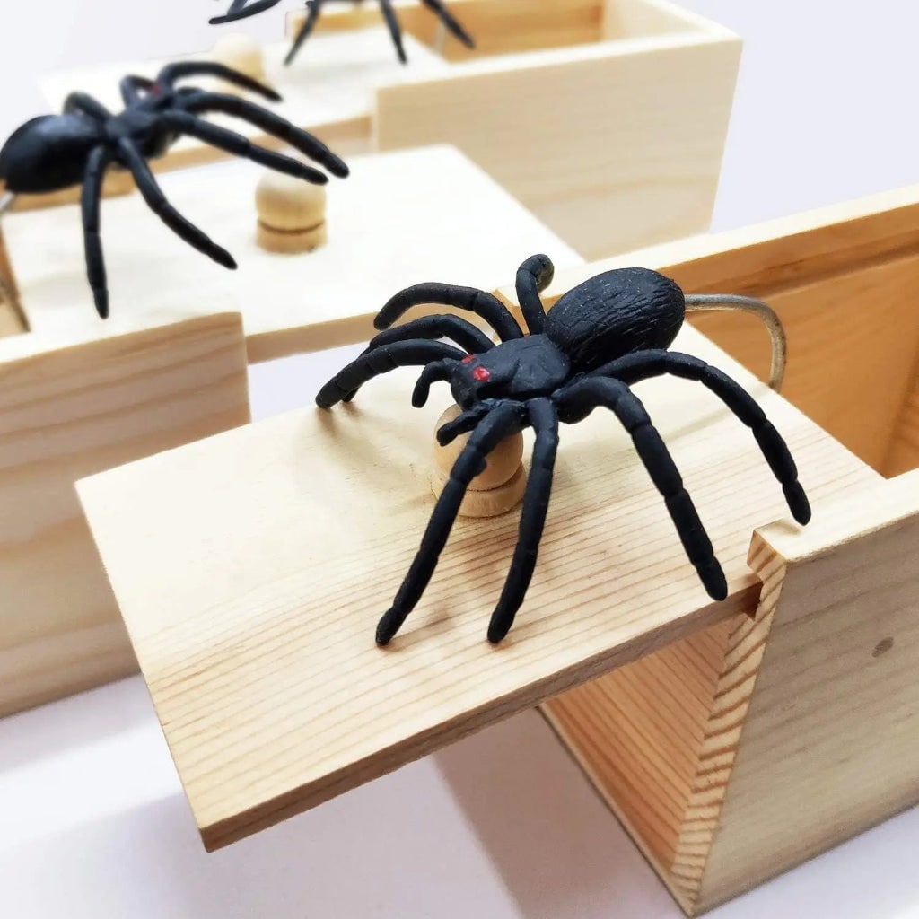 Surprise Spider Prank Box – Your Go-To Gag Gift for Halloween Fun