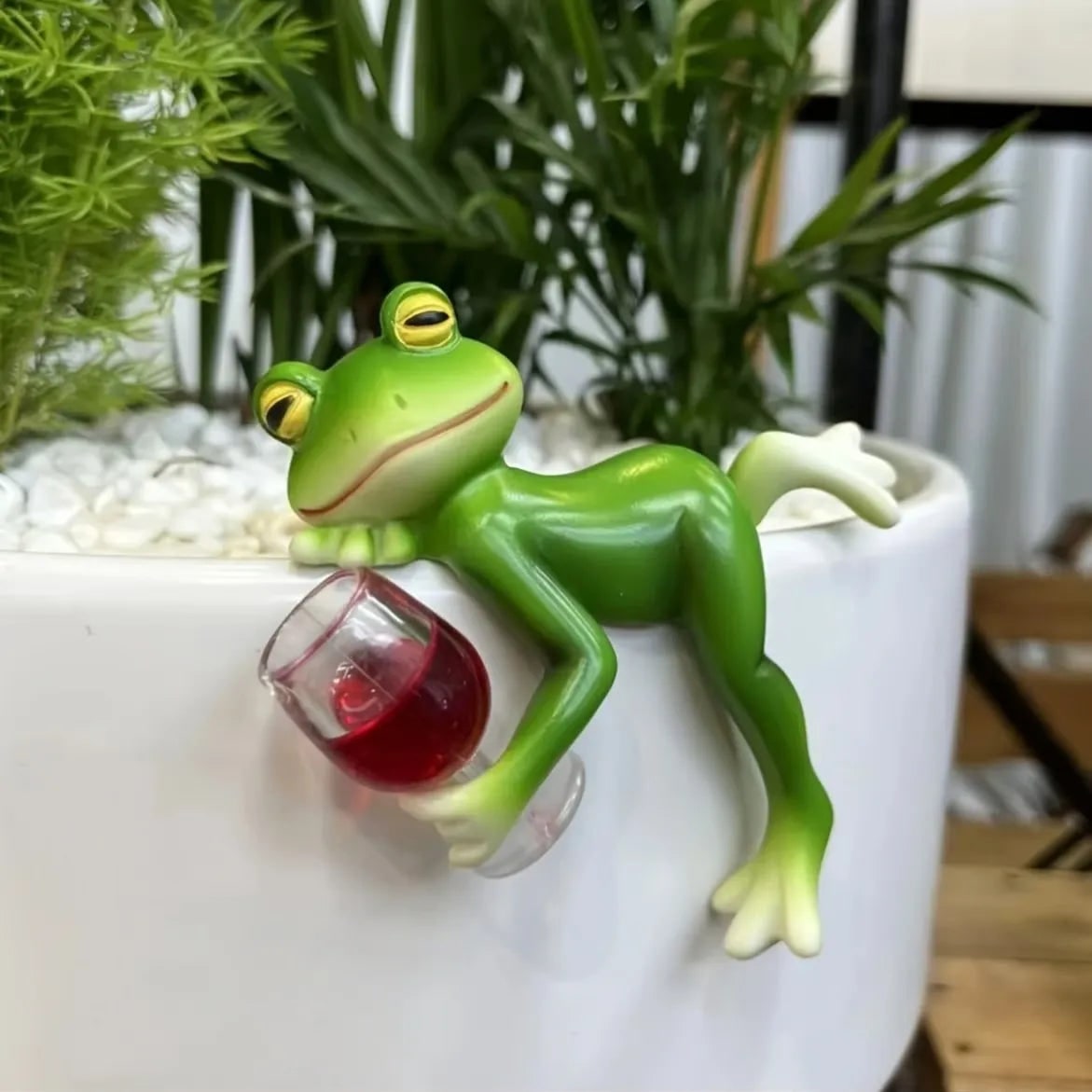 Whimsical Frog Pot Hanger for Vibrant Indoor & Outdoor Gardens